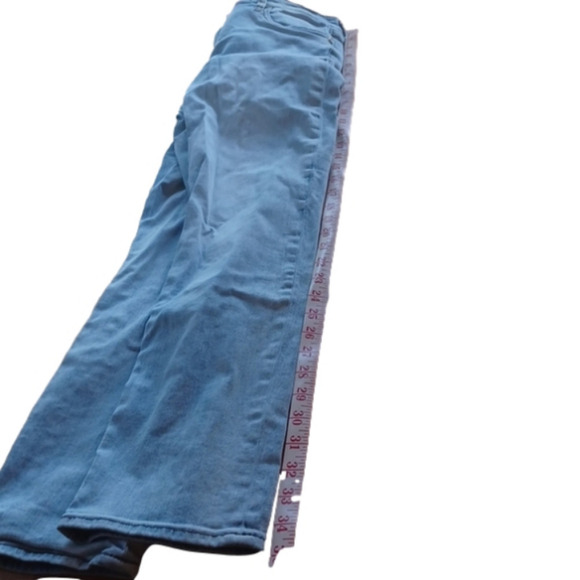 𝅺light wash Kut from The kloth Reese ankle straight leg jeans, size 8. - Picture 3 of 11